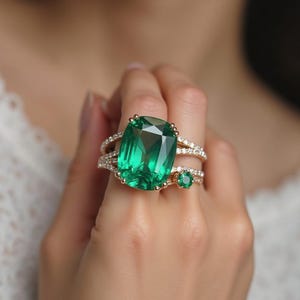 Emerald Diamond Ring, Green Emerald Engagement Ring, Emerald Wedding Ring For Her , sterling Silver Emerald Ring