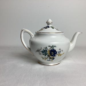 Vintage Royal Tara benporslin "Blå majsblomma" liten tekanna, 13 cm Irland