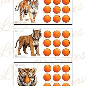 Peut inclure: Trois cartes rectangulaires avec des illustrations de tigres et des cercles oranges. La carte du haut montre un tigre marchant, celle du milieu un tigre debout et celle du bas une tête de tigre. Chaque carte porte le texte "Roll and Save".
