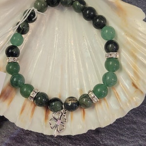 Armbänder aus Natursteinen