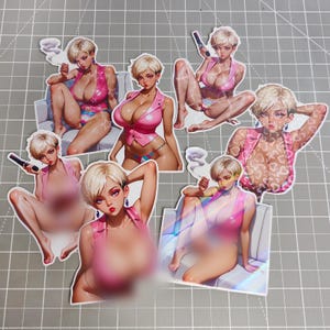 Pacchetto adesivi ragazze anime Blond Bombshell - Adesivi anime waifu, Adesivi olografici, Adesivi personalizzati, Ragazza cool, Bella ragazza formosa e spessa