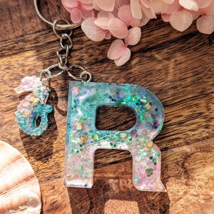 Personalisierter Buchstaben-Schlüsselanhänger mit Seepferdchen, glitzernder Harz-Buchstabe, Meerjungfrauen-Stil, Glitzer, Geschenkidee