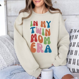 Newly Mom Sweatshirt, In My Twin Mom Era Retro, Mama Crewneck, Twin Mom Gift From Kids, Twin Mom Must Haves, Twin Pregnancy Announcement