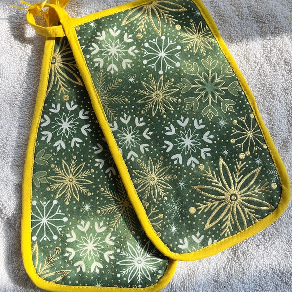 Christmas Snowflake Pot Holder Set of 2 - Green and Yellow