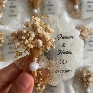 Favor de imán personalizado, imán epoxi, regalo de compromiso, favores de despedida de soltera, imán de flores secas para invitados, regalos de boda, imán de boda imagen 3