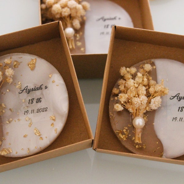 Personalized Magnet Favor, Epoxy magnet, Engagement gift, Bridal Shower Favors,Dried Flower Magnet for Guest,Wedding Gifts,Wedding Magnet