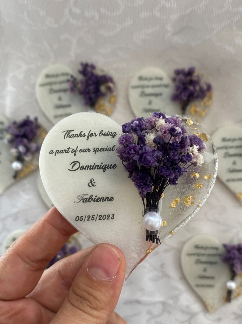 Favor de imán personalizado, imán epoxi, regalo de compromiso, favores de despedida de soltera, imán de flores secas para invitados, regalos de boda, imán de boda imagen 5