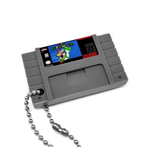 スーパーマリオワールド - SNES カートリッジ キーチェーン