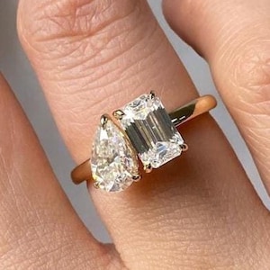 2 CT Toi Et Moi Engagement Ring Pear And Emerald Moissanite Two Stone Wedding Ring 14K Solid Gold Double Stone Vintage Unique Ring For Women