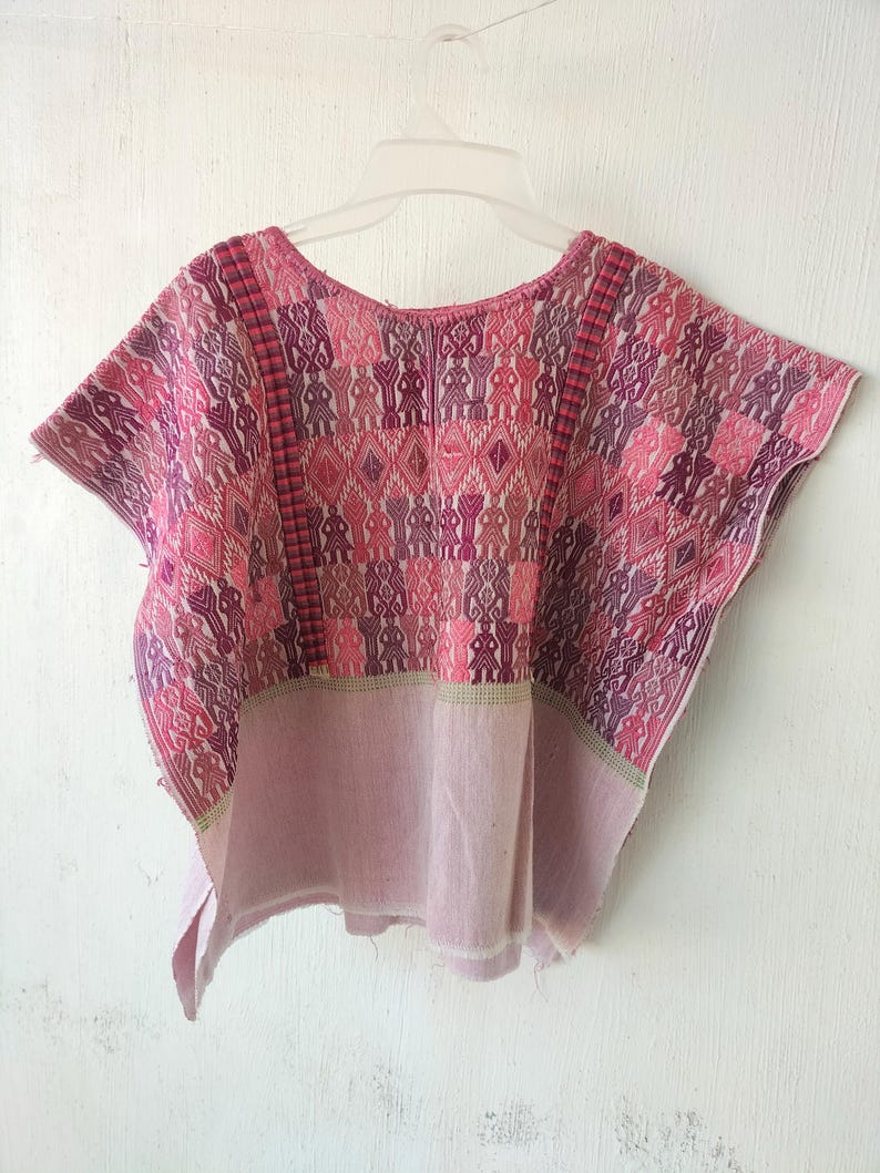 Textil Tipico Huipil guatemalteco vintage en rosa de Quetzaltenango. Indumentaria ...