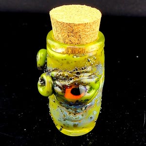 Tarro de corcho con forma de criatura pequeña y contenedor de monstruo de ojos grandes