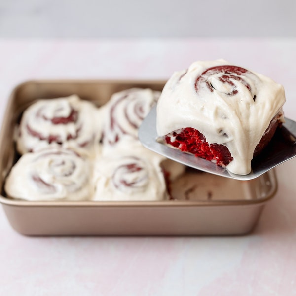 Rollos de canela veganos de terciopelo rojo - Postre vegano - Sin lácteos, sin huevo, sin frutos secos y sin soja