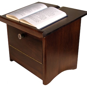 Soporte alto para libros de madera maciza