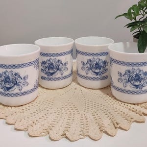 Vintage Arcopal Honorine Coffee Cups - Set of 4 French Opaline Glass