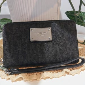 Funda para teléfono tipo billetera Michael Kor Signature Jet Set