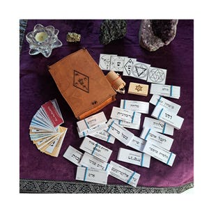 Hebrew pendulum, complete case with almost 700 hard tags, cleaning wood and fire-engraved wooden box