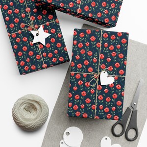 Elegant Red Roses on Dark Background Wrapping Paper - Ideal for Romantic & Valentine&#39;s Day Gifts, Eco-Friendly