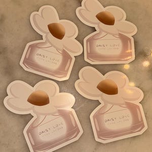Marc Jacobs Daisy Love Parfümflasche Aufkleber - Elegante Blumenästhetik