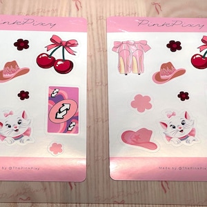 Feuille d'autocollants esthétiques roses - Stickers mignons avec des cerises, des chapeaux de cow-boy, des fleurs, des chaussures et un chat pour journaux, ordinateurs portables et scrapbooking