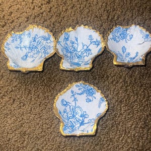 Cute handcrafted floral beachy seashell jewelry ring holder dish! Decreaded price due to some chips in shells and smaller size.