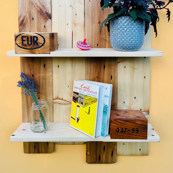 stylisches Regal aus Upcycling Paletten Bücherregal aus Paletten Dekoregal upcycling Garderobe mit Magnet für Schlüssel Kleiderhaken