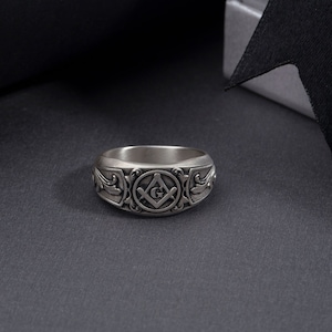 Masonring i oxiderat sterlingsilver, kompassdesign