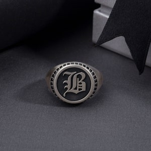 Anillo de plata de ley con letras, anillo de diamantes negros para hombre, anillo con inicial de nombre de familia personalizado, regalo para esposo, regalo único para el día del padre