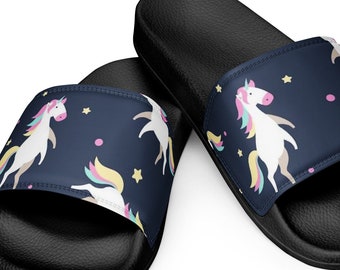 Claquettes pour femmes à motif licorne dessinées à la main