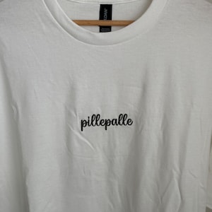 besticktes personalisiertes T-Shirt mit Wunschtext in Unisex Größen für Damen und Herren