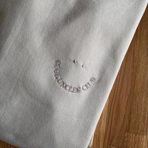 bestickter personalisierter Pullover Cool Club für Väter, Mütter und Familie in Unisex Größen