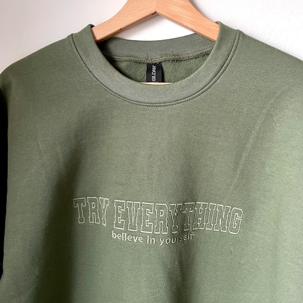 bestickt personalisiert Sweater Crew Neck Pullover Wunschtext customized Geschenk Unisex