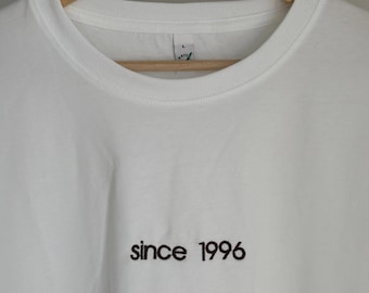 Gepersonaliseerd T-shirt geborduurd met het jaartal – “sinds [jaar]” – Unisex verjaardagscadeau, T-shirt op maat