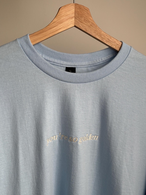 besticktes personalisiertes T-Shirt mit Wunschtext in Unisex Größen für Damen und Herren