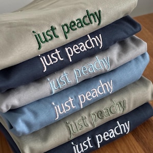 besticktes personalisiertes T-Shirt Premium aus Bio-Baumwolle mit Wunschtext in Unisex Größen
