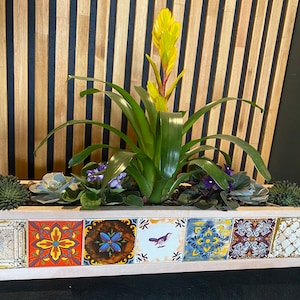 Mit mexikanischen Fliesen gemusterter Blumentopf aus Holz, mit Fliesen gemusterte Blumentöpfe, Blumentopf aus Holz, Blumentöpfe aus Holz für Balkone und alle Bereiche Ihres Hauses