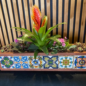 Mit mexikanischen Fliesen gemusterter Blumentopf aus Holz, mit Fliesen gemusterte Blumentöpfe, Blumentopf aus Holz, Blumentöpfe aus Holz für Balkone und alle Bereiche Ihres Hauses