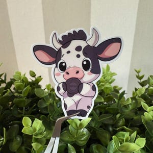 Niedlicher Kuh-Aufkleber – Kawaii Kuh mit Keks, Vinyl Sticker, Planer-Dekoration, Scrapbooking, Geschenkidee, Handgemacht