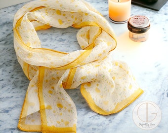 Écharpe fleurie pour femme | Écharpe fine et légère à fleurs | Cadeau unique pour elle | Écharpe de luxe jaune crème | Écharpes fleuries | Foulard en mousseline de soie