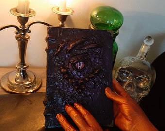 GRIMOIRE DE SORCIERE modèle œil de dragon