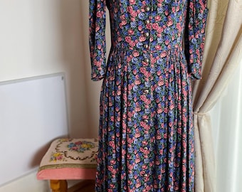 Vintage Österreichisches Dirndl 80er Jahre Blumenmuster Bayerisches Oktoberfest Landhaus Trachtenkleid