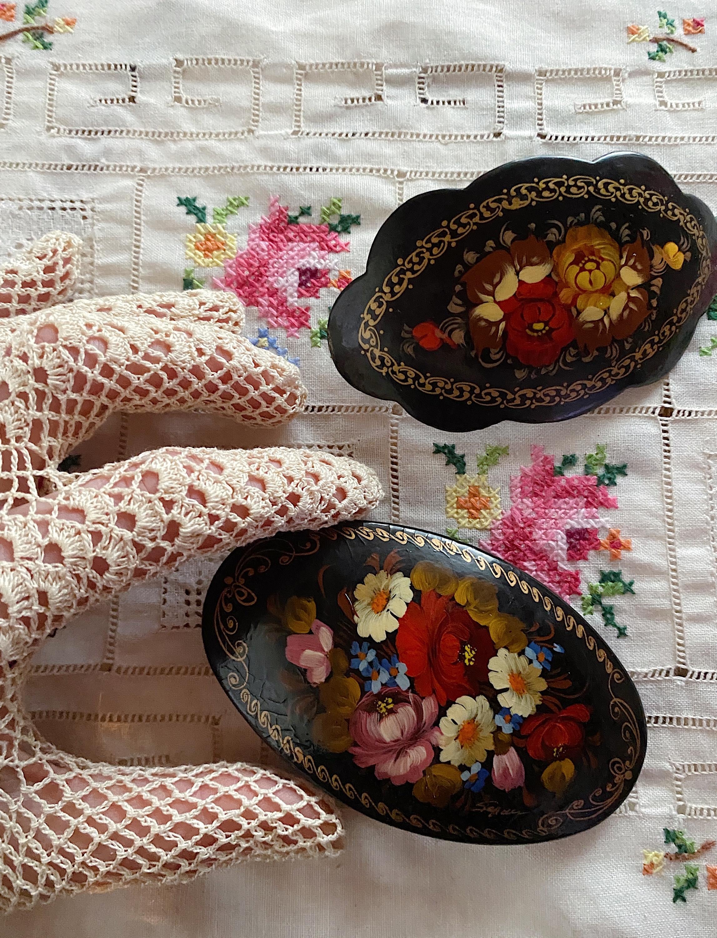 Russian classsigned artisan floral on black lacquer oval hair barrette 4x 1 3/4\