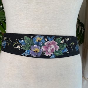 vintage 1970s hand painted floral dirndl corset belt Trachten cottagecore folklore