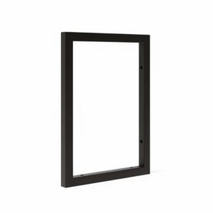 Può includere: Telaio in metallo nero con quattro fori per viti. Il telaio è rettangolare e ha un design semplice.