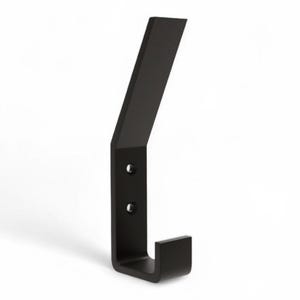Op de afbeelding: Een zwarte metalen wandhaak met een modern design. De haak heeft een rechthoekige vorm met een gebogen uiteinde en twee montagegaten. De haak is ongeveer 15 cm hoog.