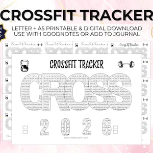 Op de afbeelding: Een zwart-wit CrossFit tracker print met de tekst "CROSSFIT TRACKER" bovenaan. Het woord "CROSSFIT" is in grote letters geschreven. Het jaar "2026" is ook zichtbaar. Een witte stylus en een gele potlood zijn zichtbaar.