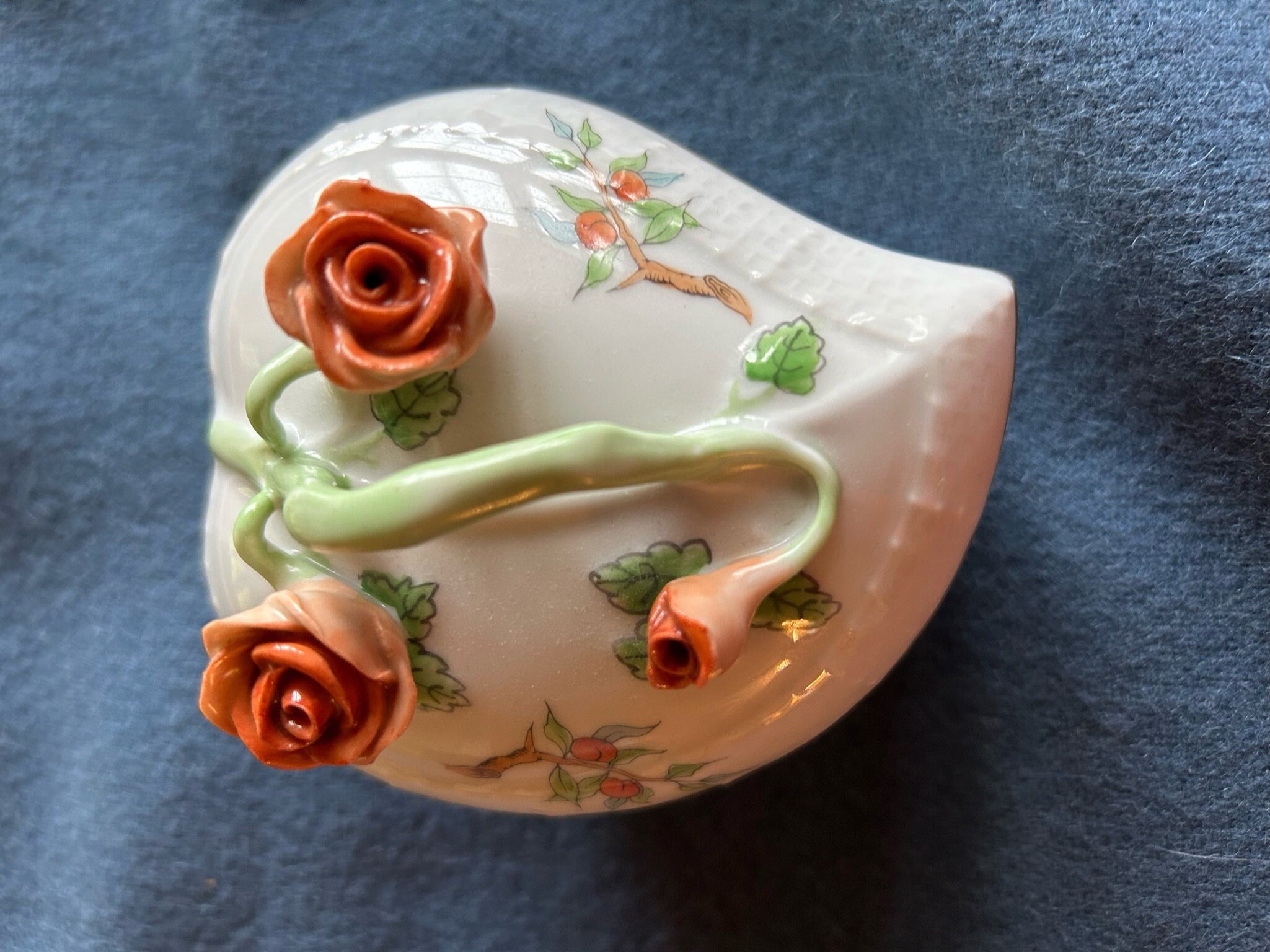 Meissen ハート型花柄磁器皿 Meissen ハート型花柄磁器皿