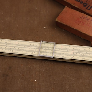 Righello logaritmico, vecchio righello logaritmico dell'URSS, calcolatrice analogica URSS, righello logaritmico in legno, mappa dello strumento architetto