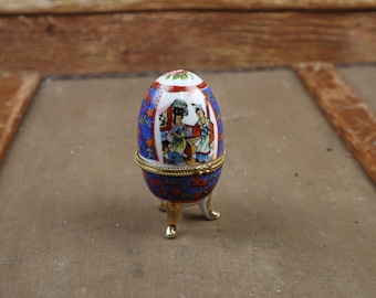 Middle Vintage Porcelain Egg, Jewelry Box with gold gilded details.