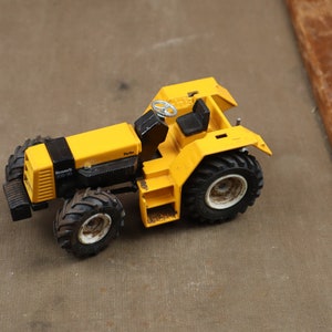 Tractor A toy, Vintage model, model tractor, toy tractor, vintage toy, yellow tractor, toy truck, metal toy