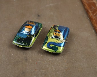 Deux vieilles voitures, jouets en tôle